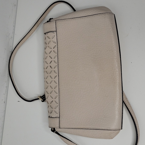 Kate Spade new York crossbody. - Picture 4 of 7